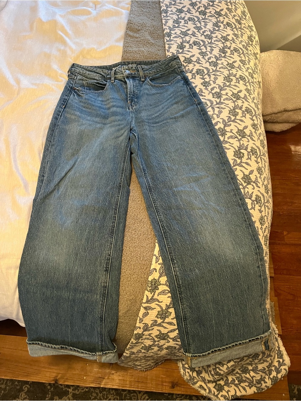 Old Navy Wide-Leg Jeans in Medium Blue Wash